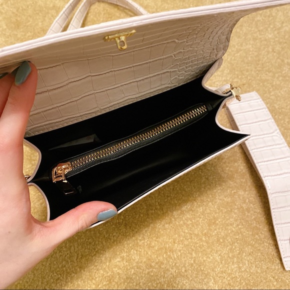 New Ivory Pink Messenger Bag - Picture 7 of 7